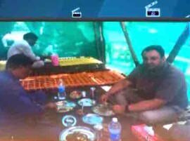 Viral Sach: Is photo of Tata group chairman Cyrus Mistry having lunch at dhaba real? Viral Sach: Is photo of Tata group chairman Cyrus Mistry having lunch at dhaba real?