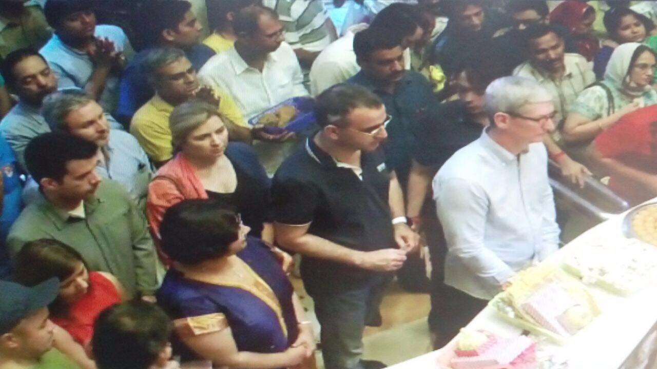 Apple CEO Tim Cook pays obeisance at Siddhivinayak temple