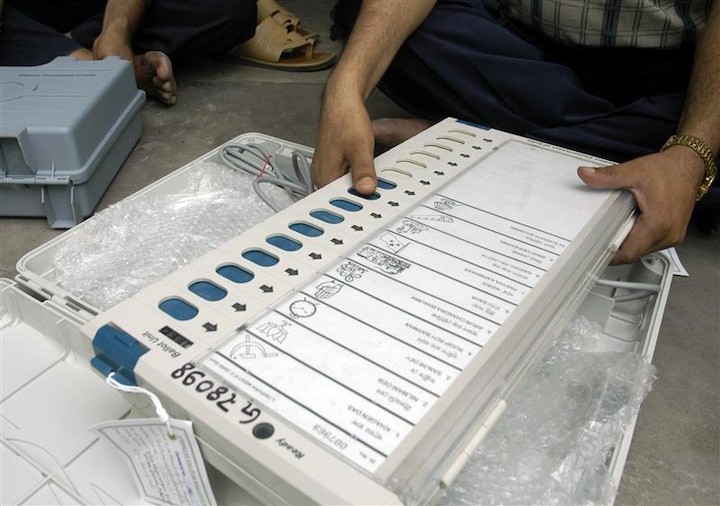  Delhi: EC to hold LIVE demo on EVMs and VVPATs over tampering issue on Saturday Delhi: EC to hold LIVE demo on EVMs and VVPATs over tampering issue on Saturday
