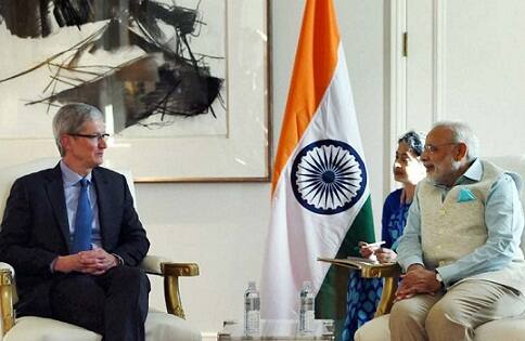 Tim Cook with PM Narendra Modi(Photo- Twitter)