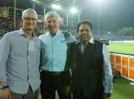 Tim Cook enjoys IPL game with Rajeev Shukla & Sanjay Dutt; gifts IPL chairman an Apple Watch Tim Cook enjoys IPL game with Rajeev Shukla & Sanjay Dutt; gifts IPL chairman an Apple Watch