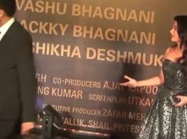 WATCH VIDEO: Abhishek Bachchan PISSED with wife Aishwarya at 'Sarbjit' premiere; walks away! WATCH VIDEO: Abhishek Bachchan PISSED with wife Aishwarya at 'Sarbjit' premiere; walks away!
