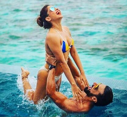  Samita has shared some cool pictures on Instagram with her husband Aashish while both are having fun