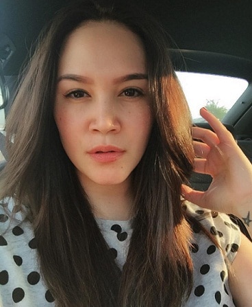 Well! Aren't you curious to know how that young, slim and beautiful girl looks like now after 12-years?
