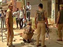 3 cops killed in militant strikes in Srinagar 3 cops killed in militant strikes in Srinagar