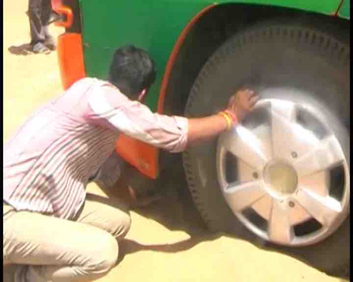 MP CM Shivraj Singh Chouhan's 'chariot' gets stuck in sand