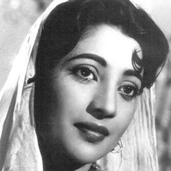After 25 years of acting, Suchitra Sen left the industry and went off the radar. She devoted her time towards working for the Ramakrishna Mission.