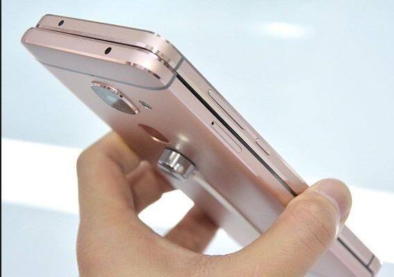 Le Max 2 has 64-bit quad-core Qualcomm Snapdragon 820 processor, 5.7inch QHD bezel-less display, and paired with 6GB RAM. It comes with a 21MP rear camera, 8-megapixel front camera, 64GB internal storage, 3100mAh battery and supports LTE connectivity.