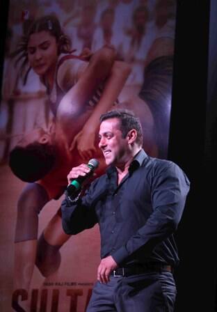 The story revolves around Sultan Ali Khan a wrestler, from a small town in Haryana, who overcomes professional and personal hurdles in his life to achieve global fame by winning at the 2010 Commonwealth Games in Delhi, the 2011 FILA Wrestling World Championships in Istanbul and the 2012 London Olympics.