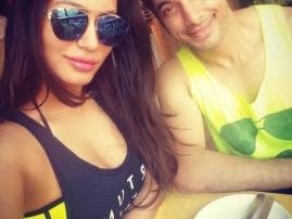 Is Ssharad Malhotra DATING this girl?  Is Ssharad Malhotra DATING this girl?