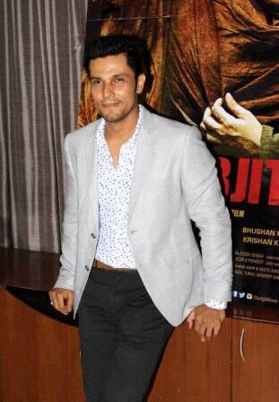 Randeep Hooda plays the titular role, that is, the role of Sarbjit.