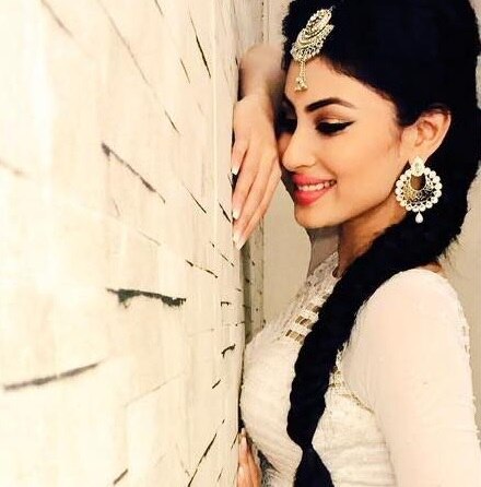 Mouni Roy isn't disheartened with criticism for 'Naagin' Mouni Roy isn't disheartened with criticism for 'Naagin'