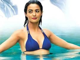 Quit TV as I couldn't do saas-bahu shows: Surveen Chawla Quit TV as I couldn't do saas-bahu shows: Surveen Chawla