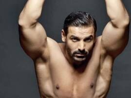 John Abraham loves romancing heroes! John Abraham loves romancing heroes!