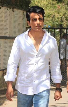Sonu Sood arrives for the Vikas Mohan's funeral.