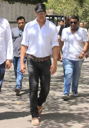 Akshay Kumar at the funeral.