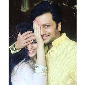 The couple breaks the cuteness meter!