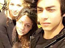 Gauri Khan, son Aryan go on 'shopping spree' in London! Gauri Khan, son Aryan go on 'shopping spree' in London!