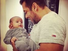 Salman Khan’s most adorable video you will ever see! Salman Khan’s most adorable video you will ever see!