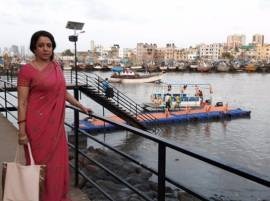 Mathura burns,  BJP MP Hema Malini posts pictures from film shoot, faces backlash Mathura burns,  BJP MP Hema Malini posts pictures from film shoot, faces backlash