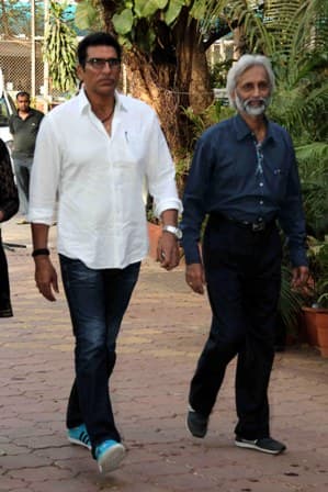 B-Town Arrives For Late Vikas Mohan's Prayer Meeting. B-Town Arrives For Late Vikas Mohan's Prayer Meeting.