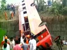 17 killed after bus on Mumbai-Pune expressway falls into ditch