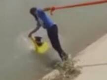 Sikh man uses his turban to save a drowning dog