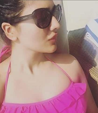 She played the role of Gurpreet and popular Punjabi musician Gippy Grewal played the role of Rajbir in the movie