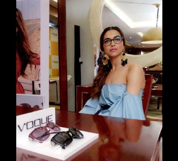 Deepika was looking excellently at ease in the dress, as we all can see in the pictures!