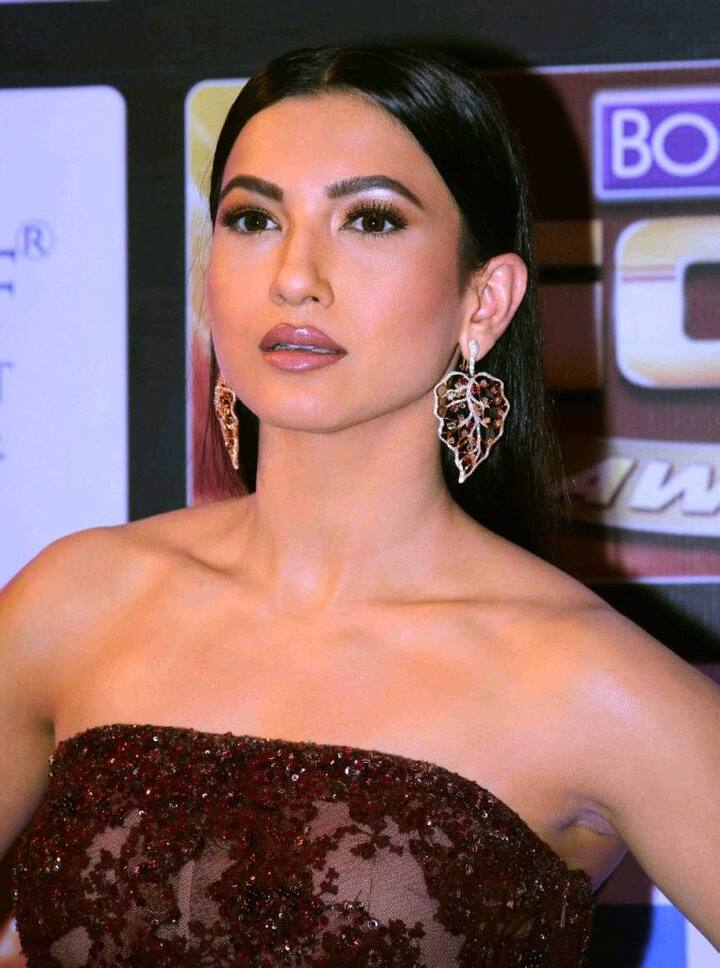 Gauhar Khan’s leaf earrings and burgundy dress attracted everyone!