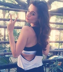 Evelyn Sharma Flaunts Her Bikini Body! See Inside