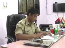 UP: Cop rescues woman from sexual assault attempt in moving bus