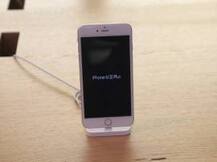 Apple makes Siri smarter, rolls out software improvements