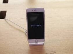 Apple makes Siri smarter, rolls out software improvements