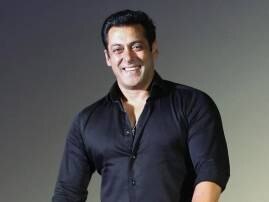Salman Khan urges fans to watch 'Rustom' Salman Khan urges fans to watch 'Rustom'