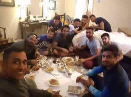 MS Dhoni's 'down-to-earth' dinner with Team India MS Dhoni's 'down-to-earth' dinner with Team India