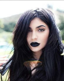 TOO HOT : Kylie Jenner Breaks the Internet With Her Hottest Picture Ever!