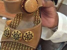 Sale of 'Om' inscribed shoes angers Hindu community in Pakistan Sale of 'Om' inscribed shoes angers Hindu community in Pakistan