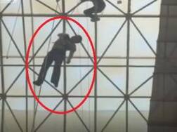 Watch: Worker faints while working 28 meters above ground! Find out what happens next
