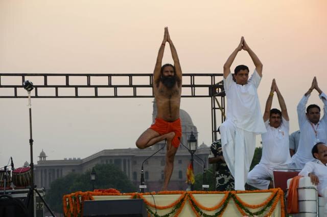 While 408 people set new record of performing ‘Sheershasana’ till 90 minutes