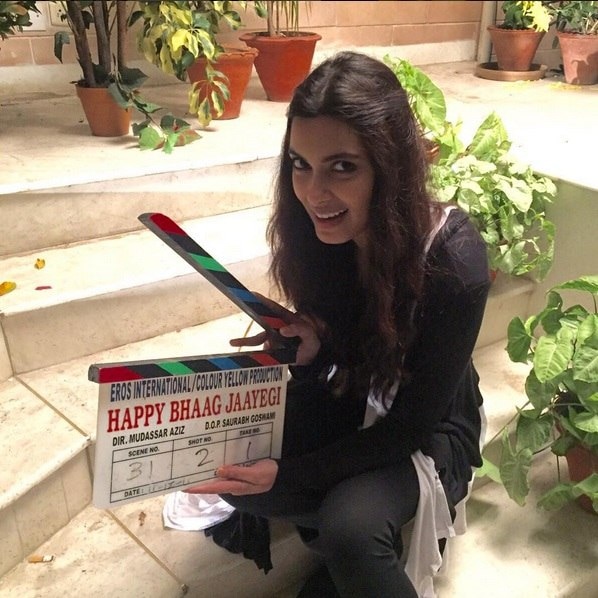 Better late than never, the pretty Diva is back on the screen!