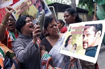 Congress women wing supporters protested against Bollywood actor Salman Khan on his comment on raped women issue, in Thane on June 23, 2016. (All Pictures-Ramesh Nair/ SOLARIS IMAGES)