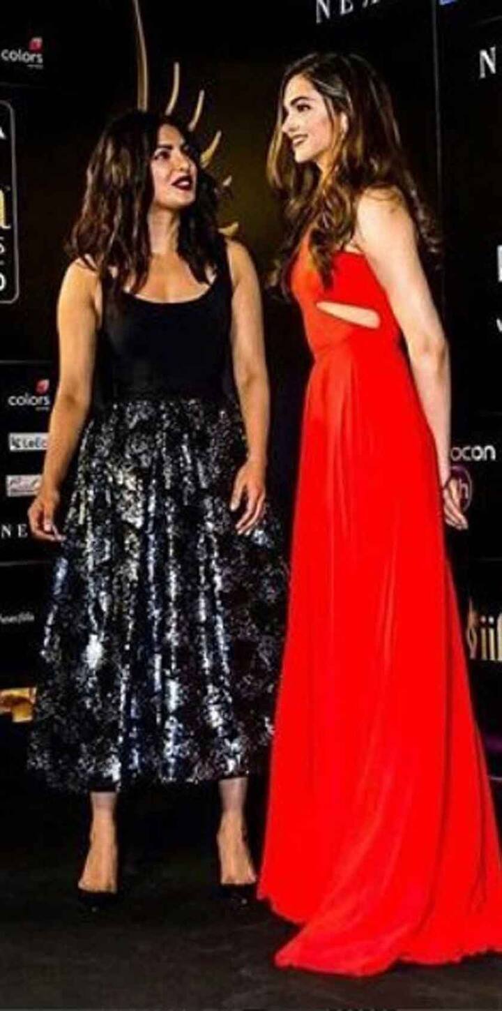 While at the press conference of Indian International Film Award 2016, Deepika and Priyanka bonded really well!