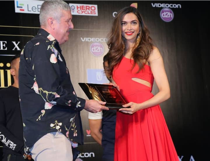 Deepika donned a gown and was looking beautiful 