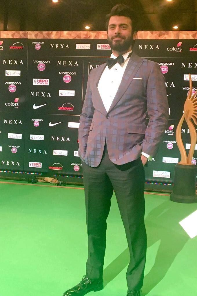 IIFA Host Fawad Khan's Dapper style is killing everyone! IIFA Host Fawad Khan's Dapper style is killing everyone!