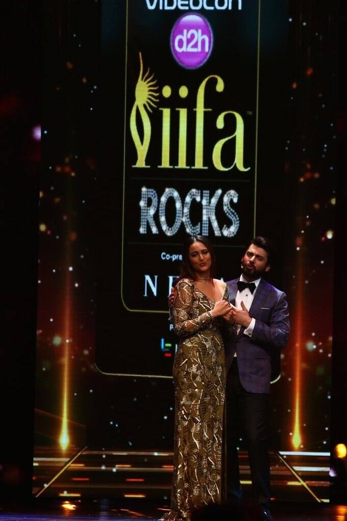 Fawad wore attractive jacquard dinner jacket from the pakistani label Republic by Omar Farooq! He paired it with black slim trousers, a crisp white pocket square and a perfect bow-tie! 