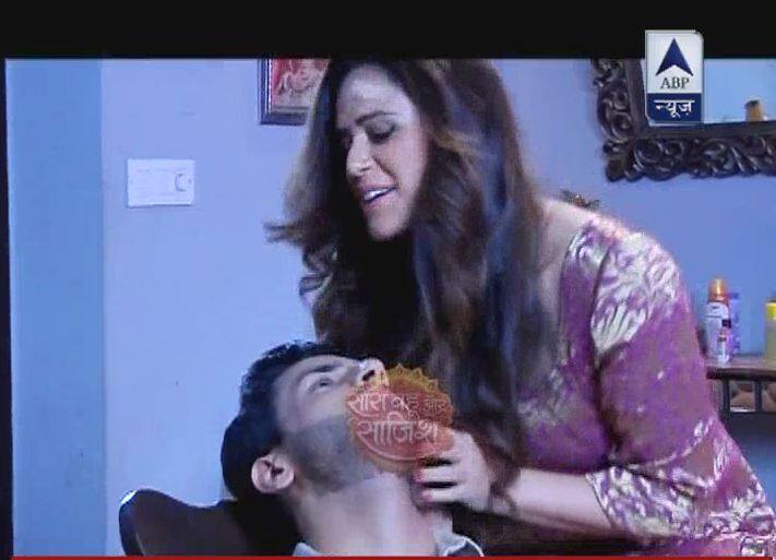 No Its not Paridhi! Infact, Paridhi has been possesed at the moment by no other than Monjulika who is in a Romantic mood!