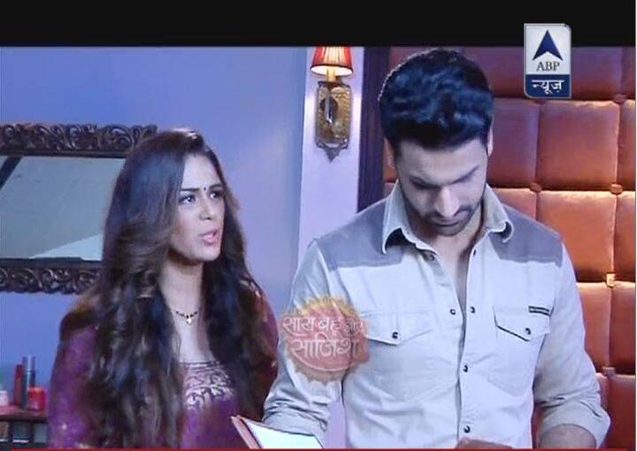 In the coming episode, viewers will see how Monjulika has started to destroy Paridhi and her married life!