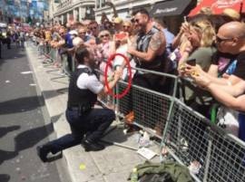 Watch what happens when cop proposes his 'boyfriend' for marriage during London's gay pride parade Watch what happens when cop proposes his 'boyfriend' for marriage during London's gay pride parade