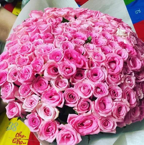 Apart from these gifts, Bharti also got these beautiful flowers from a friend which made her day even more memorable.